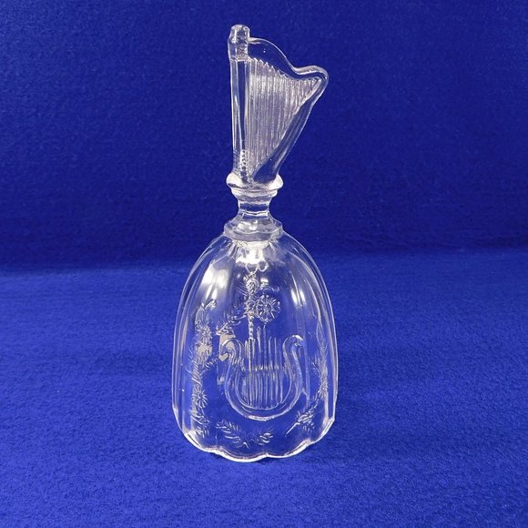 Vintage Artmark Bleikristall Bell Embossed Harp  24% Lead Crystal Poland - Picture 1 of 6